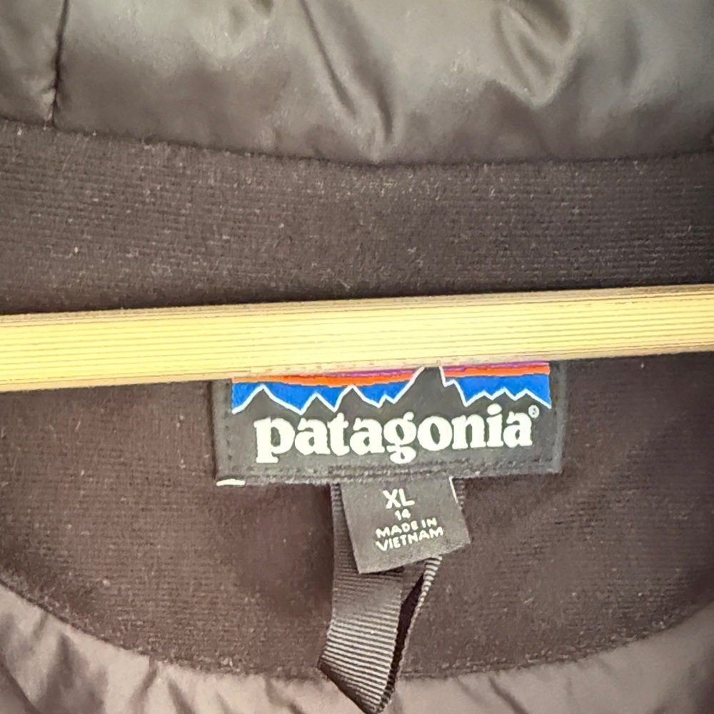 Patagonia sz 14 Youth boys Everyday Ready Waterproof Jacket Black one flaw shown - Picture 3 of 13